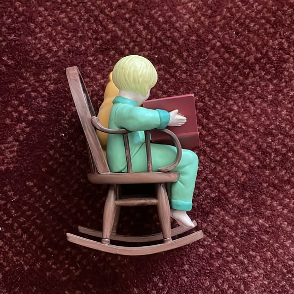 2001 Hallmark Keepsake Disney A Story for Pooh Ornament - Picture 4 of 9